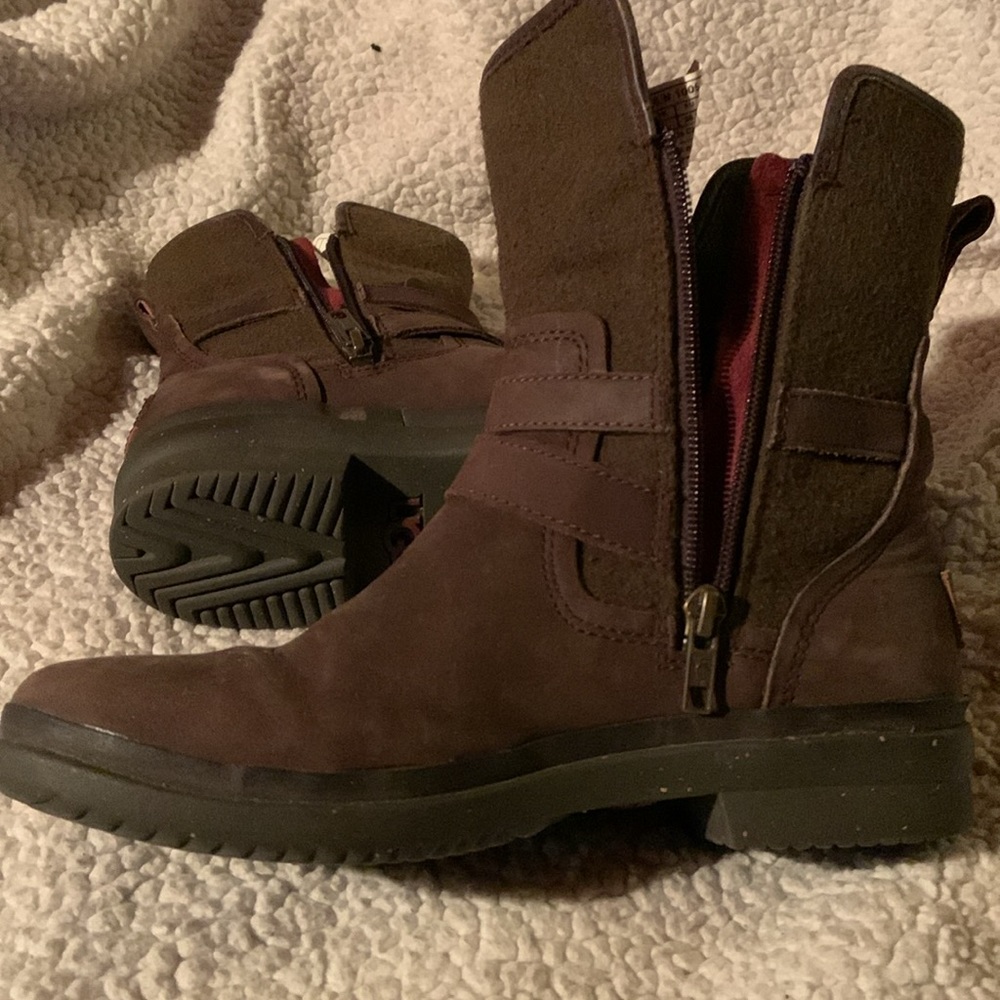 UGG Waterproof Fleece-lined side zip boots size 7.5 - Picture 5 of 9